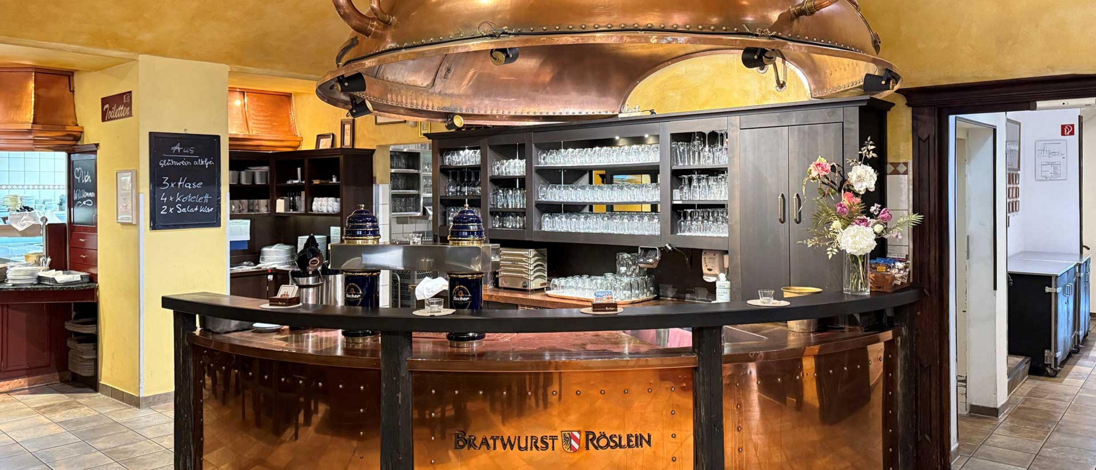 Schankbalken im Hauptraum Bratwurst Roeslein 515fee98
